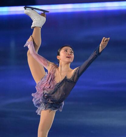 　メダリスト・オン・アイス２０２５で演技する千葉百音