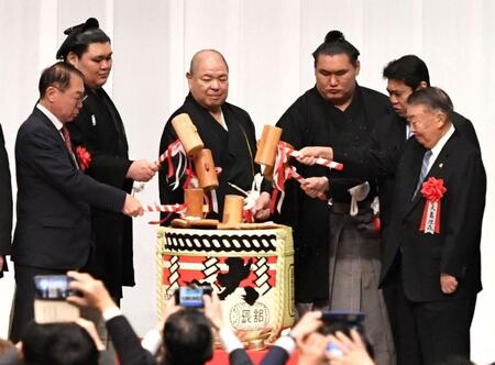 大の里が日本相撲協会１００周年に誓い「横綱としてしっかり盛り上げられるように」大相撲の“秘宝”には感心