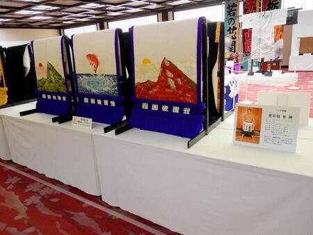 　豊昇龍の三つぞろい化粧まわし