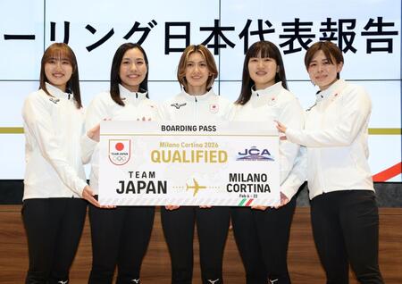 　笑顔で五輪出場を報告するフォルティウス（左から）小林未奈、近江谷杏菜、吉村紗也香、小谷優奈、小野寺佳歩（撮影・金田祐二）