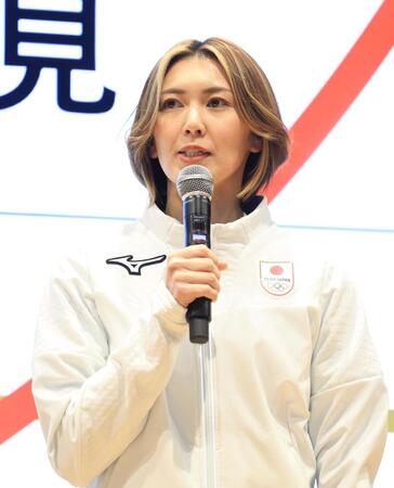 　あいさつするフォルティウス・吉村紗也香（撮影・金田祐二）