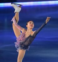 　メダリスト・オン・アイス２０２５で演技する千葉百音