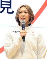 　あいさつするフォルティウス・吉村紗也香（撮影・金田祐二）