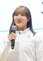 　あいさつするフォルティウス・小林未奈（撮影・金田祐二）