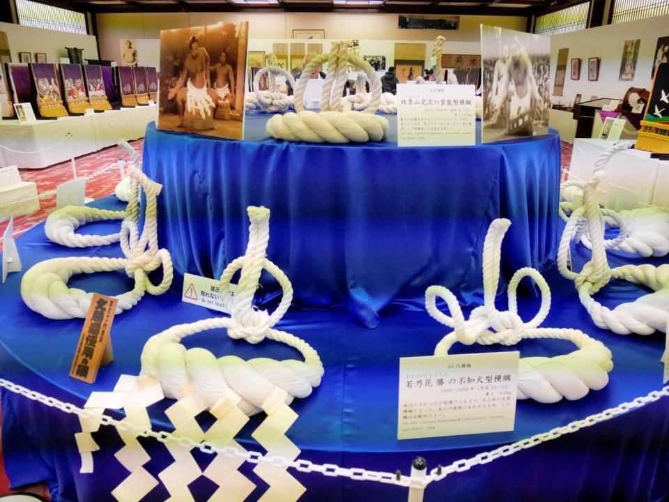 　展示される双葉山らの横綱が使用した綱