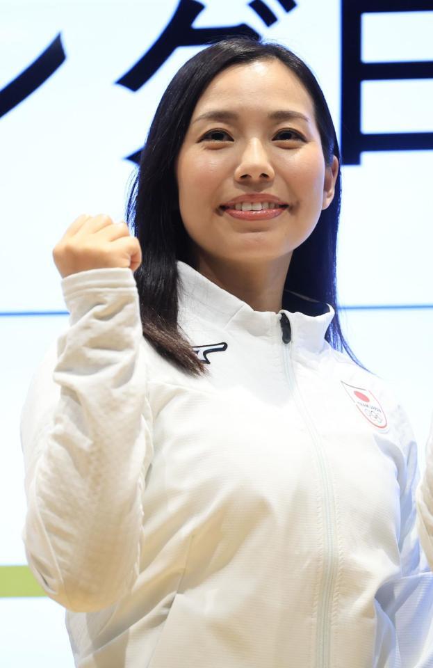 　ガッツポーズのフォルティウス・近江谷杏菜（撮影・金田祐二）