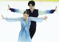 　紀平梨花（手前）と西山真瑚