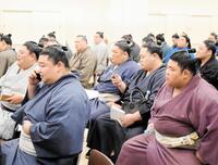 　力士会に参加した伯乃富士（手前右）