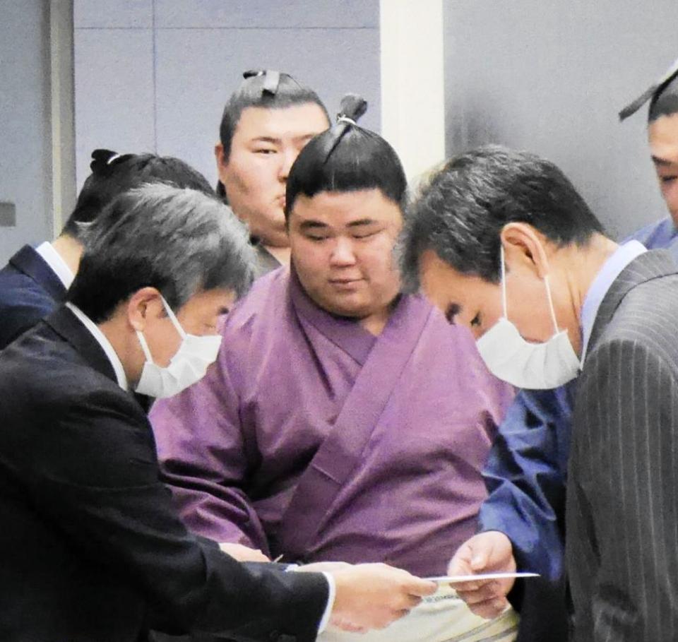 　力士会に参加した伯乃富士（中央）