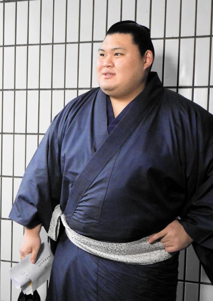 　力士会後、取材に応じる大の里