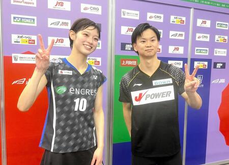 　快勝発進を決めた渡辺（右）、田口組