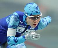　女子１０００メートル、滑走する吉田雪乃