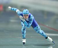　女子１０００メートル、滑走する吉田雪乃