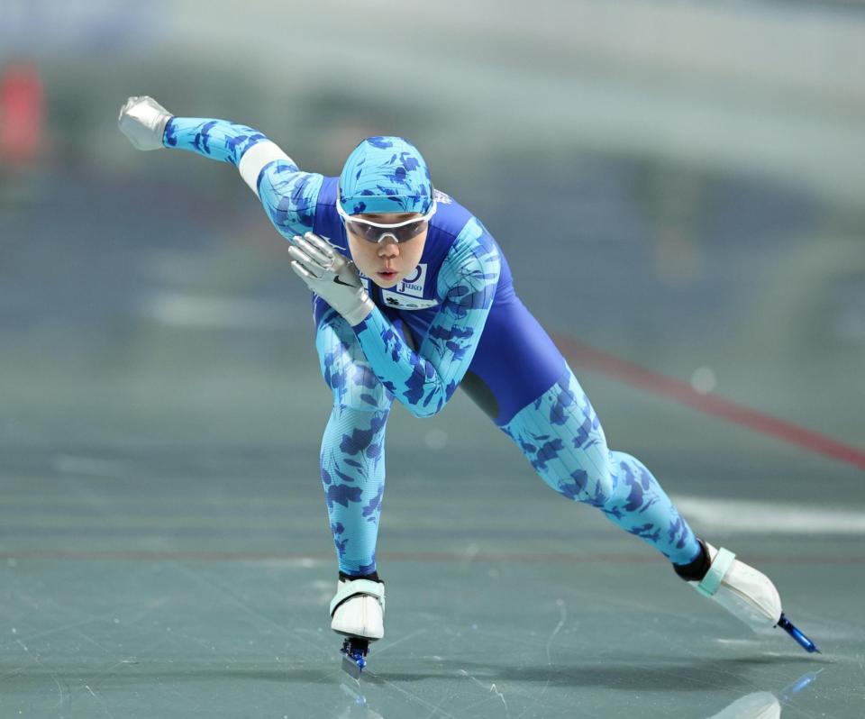 　女子１０００メートル、滑走する吉田雪乃