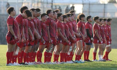 　名古屋に勝利し、スタンドにあいさつをする流通経大柏フィフティーン（撮影・中田匡峻）