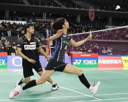 　準々決勝で勝利した渡辺勇大（左）・田口真彩組（撮影・西岡正）