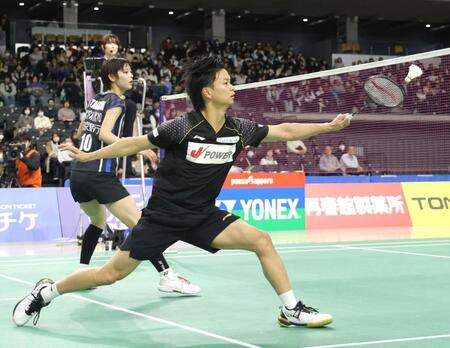 　準々決勝で勝利した渡辺勇大（手前）・田口真彩組（撮影・西岡正）