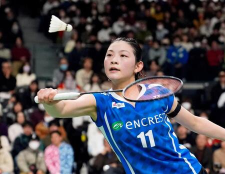 　女子シングルス準決勝でプレーする宮崎友花