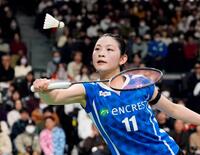 　女子シングルス準決勝でプレーする宮崎友花