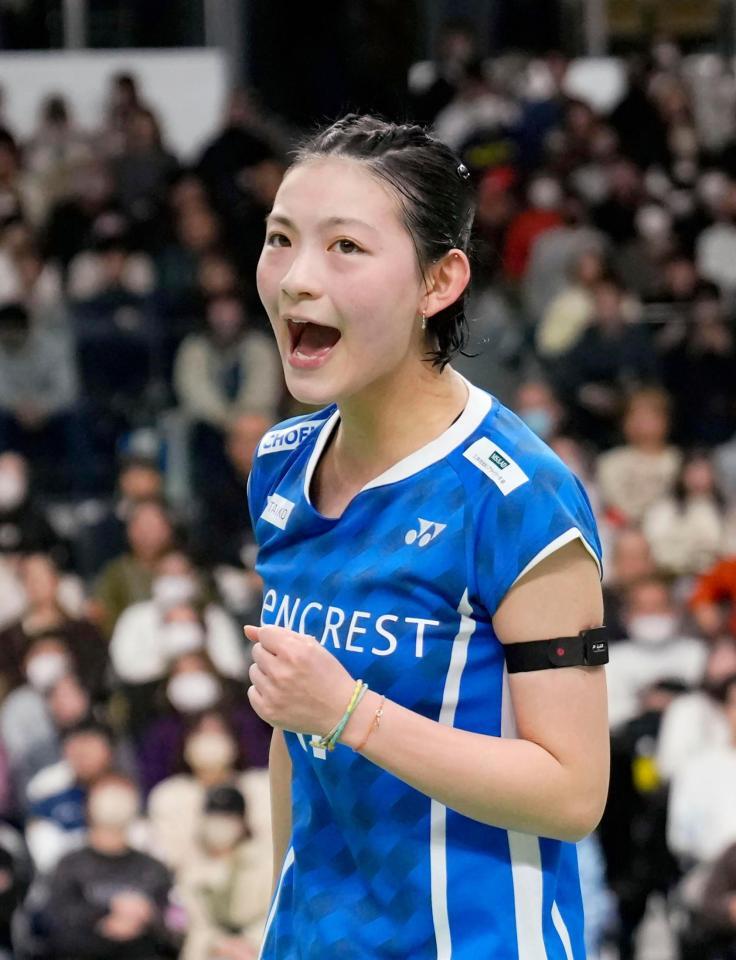 　女子シングルス準決勝でポイントを奪いガッツポーズする宮崎友花