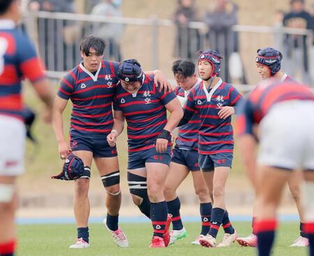 　関西学院に敗れ肩を落とす日本航空石川フィフティーン