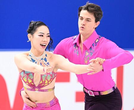 　小松原美里さん（左）と小松原尊さん＝２１年