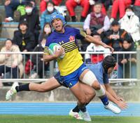 　前半、左中間にトライを決める京都成章・斉藤稀茶（撮影・立川洋一郎）