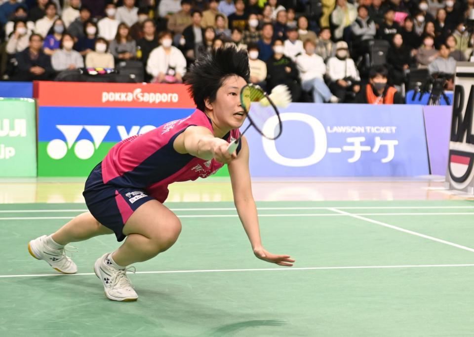 　女子シングルス決勝でプレーする山口茜（撮影・開出牧）