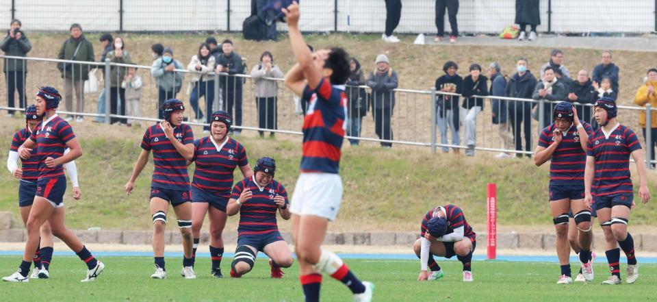 　関西学院に敗れ肩を落とす日本航空石川