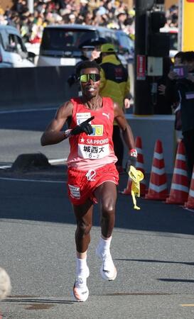 　区間賞の城西大・Ⅴ・キムタイ（撮影・金田祐二）