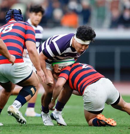 　後半、攻める明大・西野