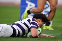 　後半、トライを決める明大・柴田竜成（撮影・開出牧）