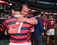 　明大に敗れ号泣する京産大・ポルテレ（手前右）＝撮影・開出牧