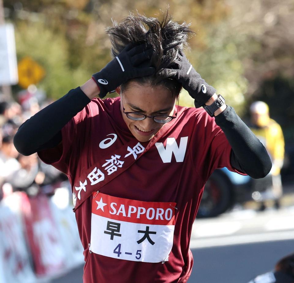 　２着でゴールした早大・工藤慎作（撮影・石井剣太郎）