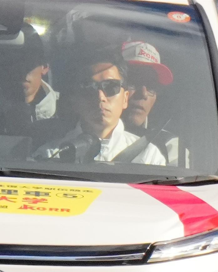 　２区、溜池を見つめる中大・藤原監督（代表撮影）