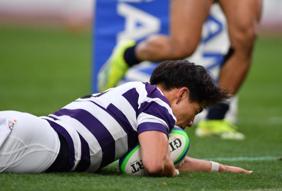 　後半、トライを決める明大・柴田竜成（撮影・開出牧）