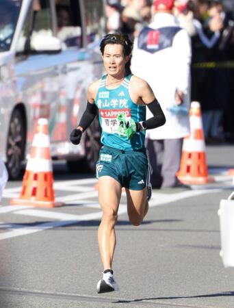 【写真】3連覇に貢献!美形すぎてまぶしい 青学大7区のランナーにネット反響