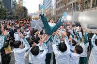 　優勝し、胴上げされる青学大・原晋監督（代表撮影）