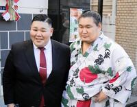 　一門の連合稽古に参加した豊昇龍（左）と南貴由輝さん
