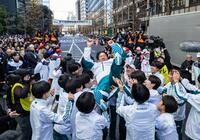 　３連覇を果たし、胴上げされる青学大・原晋監督（代表撮影）