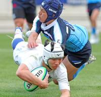 　後半、トライを挙げる桐蔭学園・坪井悠（撮影・立川洋一郎）