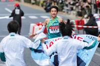 　１位でゴールした青学大・折田壮太（代表撮影）