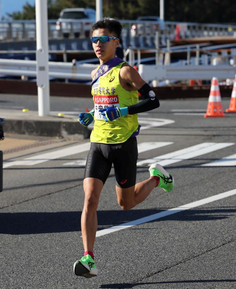 　力走する中央学院大・黒谷優（撮影・棚橋慶太）