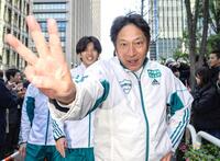 　３連覇を果たし、ポーズを決める原監督（代表撮影）