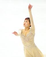 　演技する村上佳菜子さん