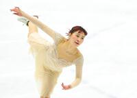 　演技する村上佳菜子さん