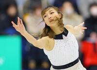 　演技する坂本花織