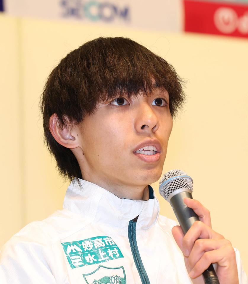 　会見する青学大５区・黒田朝日（撮影・佐々木彰尚）