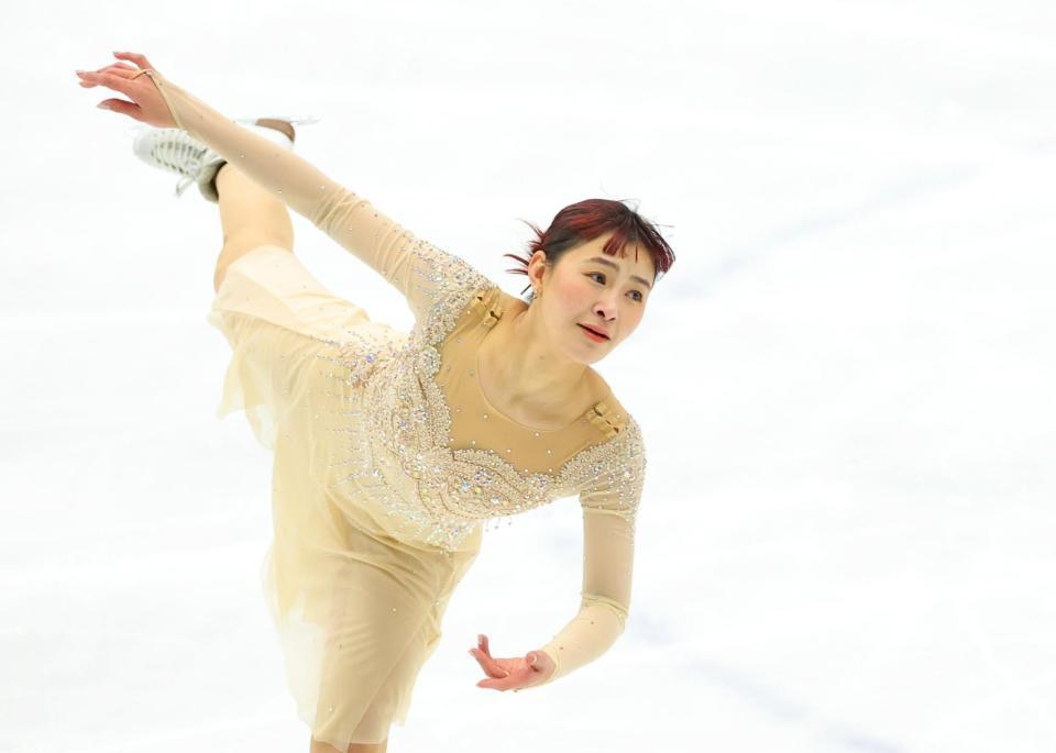 　演技する村上佳菜子さん