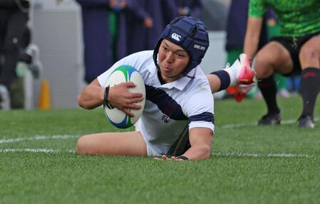 　後半、逆転トライを決める大阪桐蔭・吉川大惺（撮影・中田匡峻）